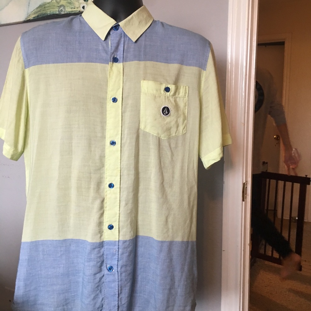 Volcom button down Men’s - Picture 4 of 7